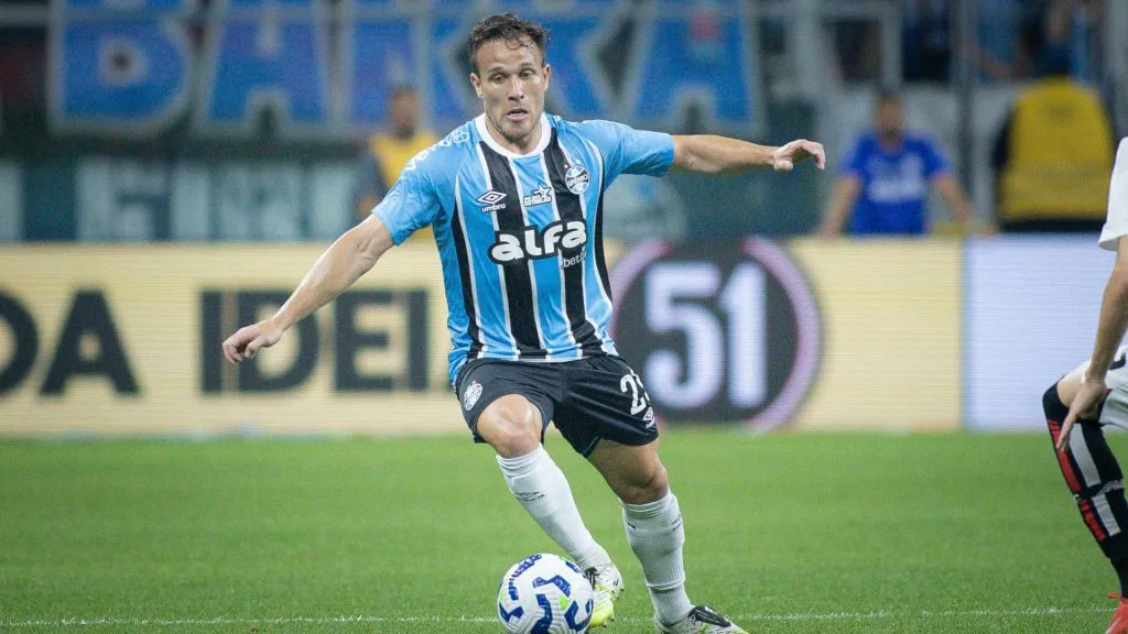 Arthur, volante do Grêmio (