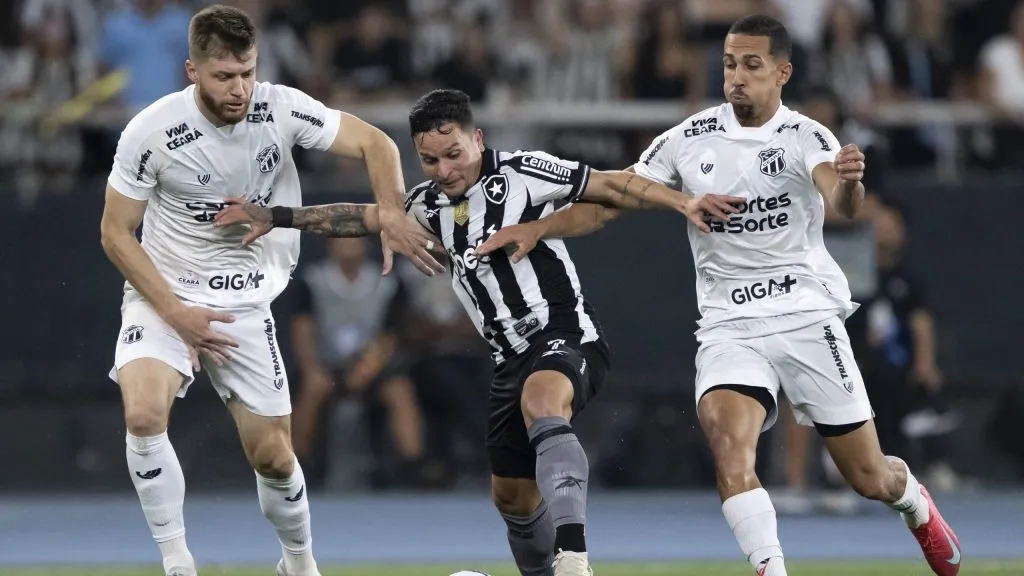 Ceará x Botafogo se enfrentam pelo Campeonato Brasileiro A 2025. Foto: Jorge Rodrigues/AGIF