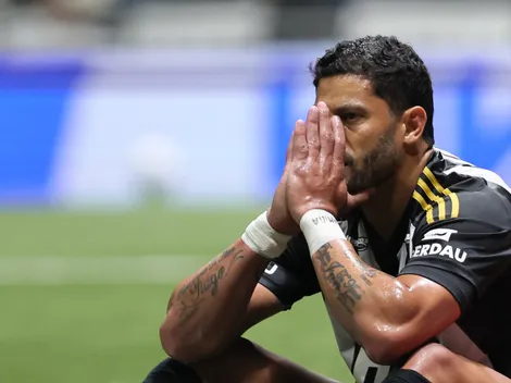 Atlético-MG perde para Corinthians com Hulk apagado e sem influência ofensiva