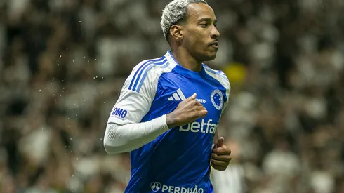 MG – BELO HORIZONTE – 15/10/2025 – BRASILEIRO A 2025, ATLETICO-MG X CRUZEIRO – Matheus Pereira jogador do Cruzeiro comemora seu gol durante partida contra o Atletico-MG no estadio Arena MRV pelo campeonato Brasileiro A 2025. Foto: Fernando Moreno/AGIF