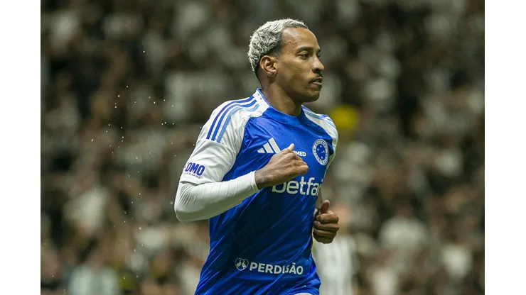 MG - BELO HORIZONTE - 15/10/2025 - BRASILEIRO A 2025, ATLETICO-MG X CRUZEIRO - Matheus Pereira jogador do Cruzeiro comemora seu gol durante partida contra o Atletico-MG no estadio Arena MRV pelo campeonato Brasileiro A 2025. Foto: Fernando Moreno/AGIF