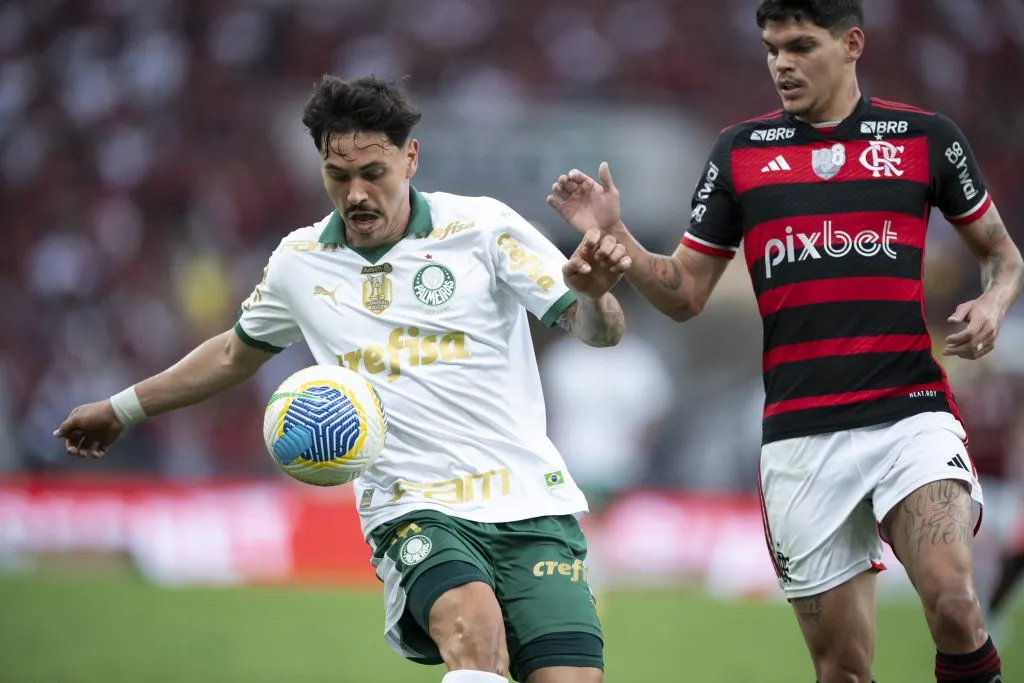 SP – RIO DE JANEIRO – 11/08/2024 – BRASILEIRO A 2024, FLAMENGO X PALMEIRAS – Mauricio jogador do Palmeiras durante partida contra o Flamengo no estadio Maracana pelo campeonato Brasileiro A 2024. Foto: Jorge Rodrigues/AGIF