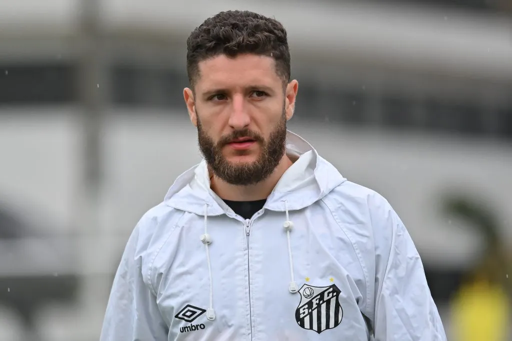 Zé Rafael é um dos pendurados em Santos x Vitória. Foto: Jota Erre/AGIF