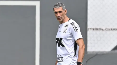 Juan Pablo Vojvoda comanda treino do Santos no CT Rei Pelé