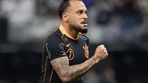 Maycon comemorando gol contra o Atlético-MG no segundo turno do Campeonato Brasileiro de 2025.