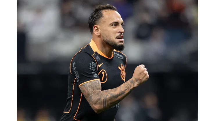 Maycon comemorando gol contra o Atlético-MG no segundo turno do Campeonato Brasileiro de 2025.