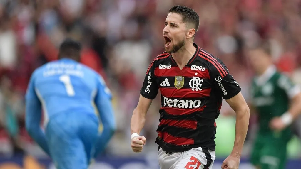 Jorginho após fazer o 3° gol do Flamengo em cima de Carlos Miguel. Foto: Thiago Ribeiro/AGIF