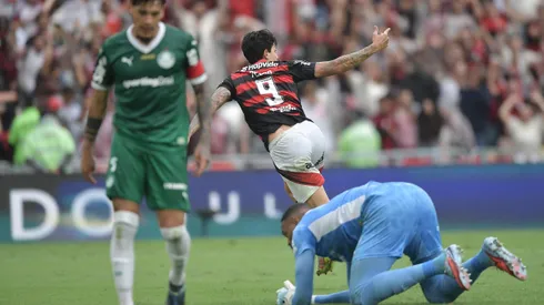 RJ – RIO DE JANEIRO – 19/10/2025 – BRASILEIRO A 2025, FLAMENGO X PALMEIRAS – Pedro jogador do Flamengo comemora seu gol durante partida contra o Palmeiras no estadio Maracana pelo campeonato Brasileiro A 2025. Foto: Thiago Ribeiro/AGIF