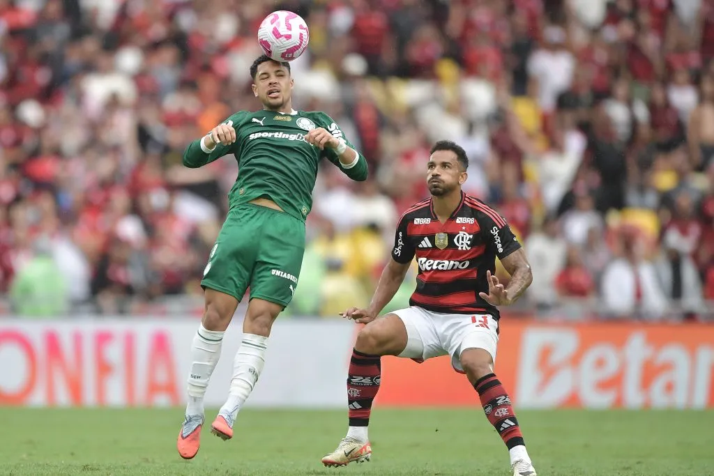 RJ – RIO DE JANEIRO – 19/10/2025 – BRASILEIRO A 2025, FLAMENGO X PALMEIRAS – Vitor Roque jogador do Palmeiras durante partida contra o Flamengo no estadio Maracana pelo campeonato Brasileiro A 2025. Foto: Thiago Ribeiro/AGIF