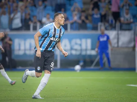 Mesmo com derrota, Carlos Vinicius vira destaque positivo do Grêmio contra o Bahia