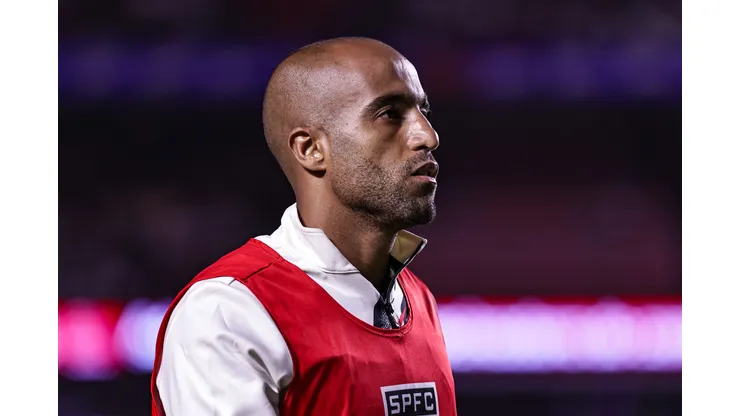 Lucas Moura durante partida contra o Fortaleza no primeiro turno do Brasileirão 2025.