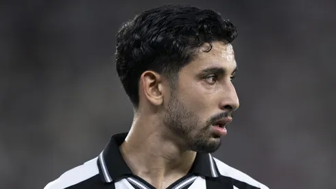 Santi Rodríguez celebra boa atuação pelo Botafogo