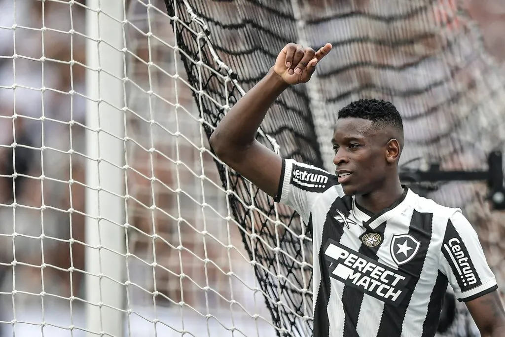 RJ – RIO DE JANEIRO – 08/12/2024 – BRASILEIRO A 2024, BOTAFOGO X SAO PAULO – Luiz Henrique jogador do Botafogo durante partida contra o Sao Paulo no estadio Engenhao pelo campeonato Brasileiro A 2024. Foto: Thiago Ribeiro/AGIF