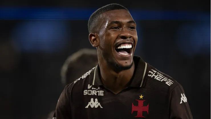 Rayan durante confronto contra o Fluminense no Brasileirão 2025. Foto: Jorge Rodrigues/AGIF