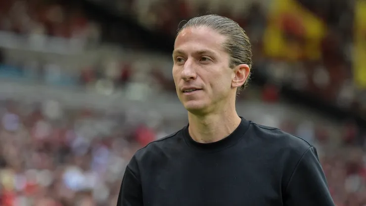 Filipe Luís técnico do Flamengo durante partida contra o Grêmio no estádio Maracanã pelo campeonato Brasileiro A 2025. Foto: Thiago Ribeiro/AGIF