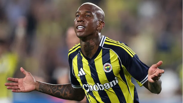 Anderson Talisca durante confronto contra o Feyenoord na Champions League 2025/26. Photo by Ahmad Mora/Getty Images