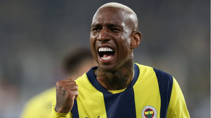 Anderson Talisca durante partida contra o Kayserispor no Campeonato Turco de 2024/25.