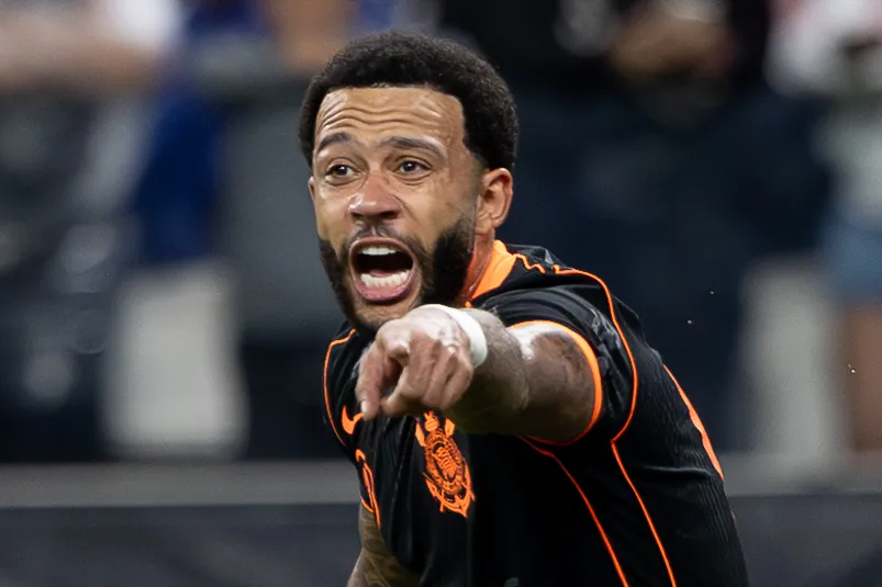 SP – SAO PAULO – 18/10/2025 – BRASILEIRO A 2025, CORINTHIANS X ATLETICO-MG – Memphis Depay jogador do Corinthians lamenta durante partida contra o Atletico-MG no estadio Arena Corinthians pelo campeonato Brasileiro A 2025. Foto: Joisel Amaral/AGIF