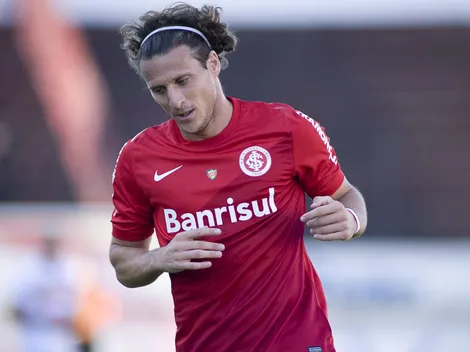 Forlán, ex-Inter, é internado após acidente em jogo, mas está estável