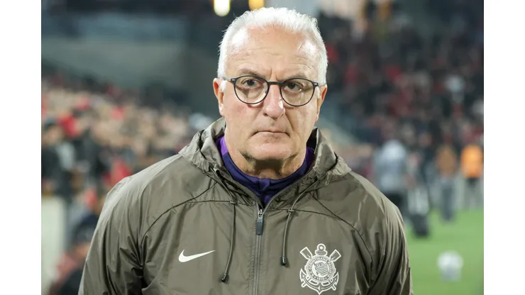 Dorival durante confronto contra o Athletico-PR na Copa do Brasil de 2025.