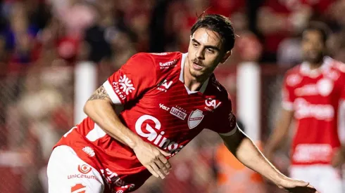 Weverton durante confronto entre Vila Nova e Goiás na Série B de 2025.