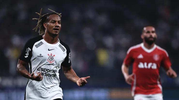 SP - SAO PAULO - 03/05/2025 - BRASILEIRO A 2025, CORINTHIANS X INTERNACIONAL - Andre Carrillo jogador do Corinthians durante partida contra o Internacional no estadio Arena Corinthians pelo campeonato Brasileiro A 2025. Foto: Ettore Chiereguini/AGIF