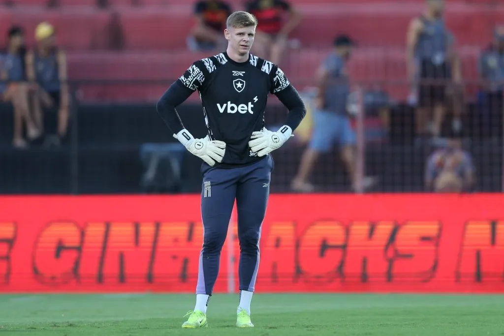 Raul goleiro do Botafogo durante a partida entre Sport – Foto: Marlon Costa/AGIF
