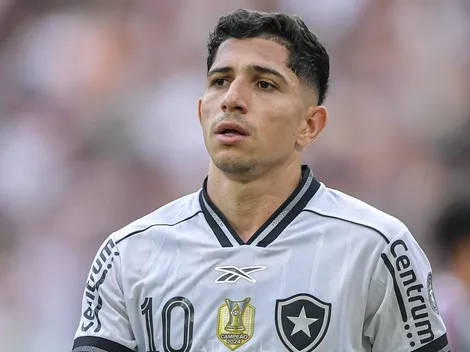 Savarino, Telles, Cabral e Danilo voltam a trabalhar em campo no Botafogo