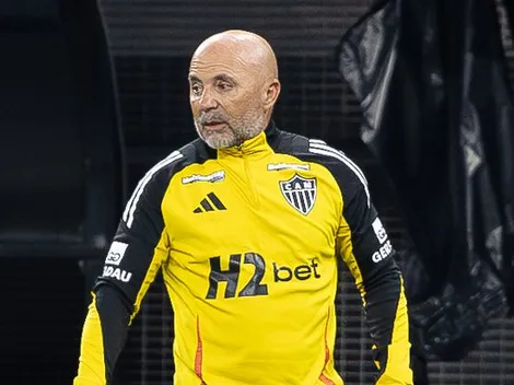 Torcedores do Atlético-MG criticam Sampaoli por insistência em jogadores