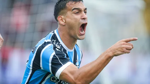 Franco Cristaldo jogador do Gremio comemora seu gol durante partida contra o Caxias no estadio Centenario pelo campeonato Gaucho 2024. Foto: Maxi Franzoi/AGIF