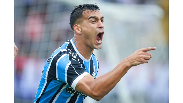Franco Cristaldo jogador do Gremio comemora seu gol durante partida contra o Caxias no estadio Centenario pelo campeonato Gaucho 2024. Foto: Maxi Franzoi/AGIF
