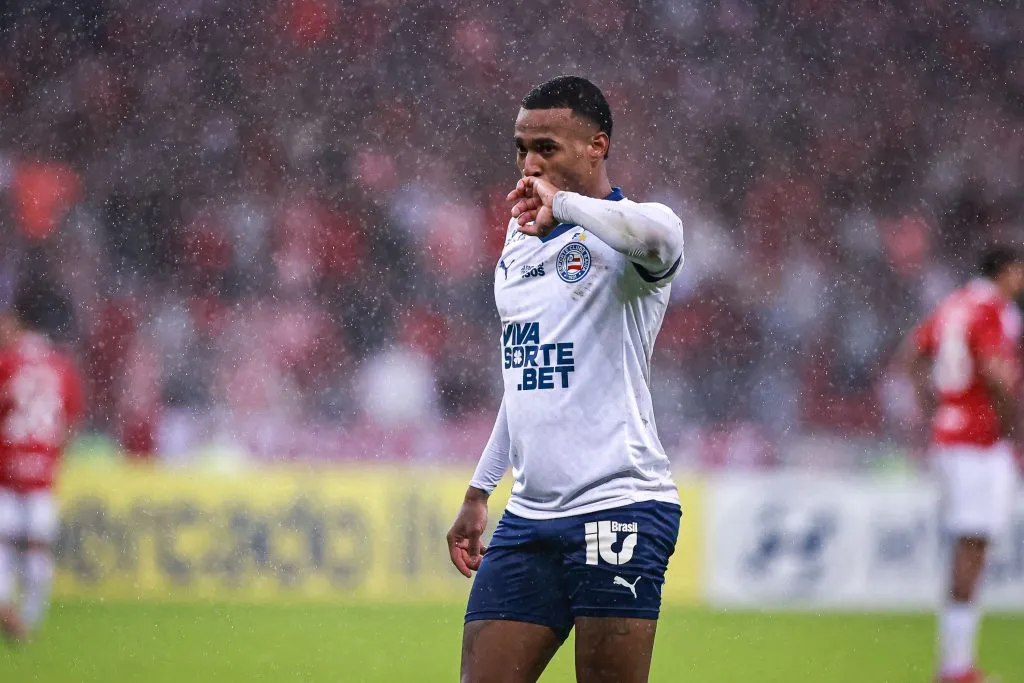 Jean Lucas comemora gol pelo Bahia contra o Inter. Foto: Maxi Franzoi/AGIF