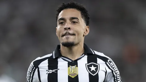 Gregore jogador do Botafogo durante partida contra o Ceara no estadio Engenhao pelo campeonato Brasileiro A 2025. Foto: Jorge Rodrigues/AGIF