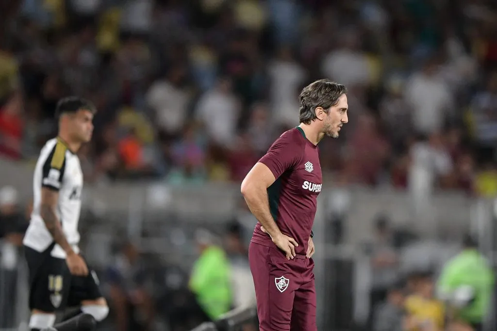 Luis Zubeldia técnico do Fluminense durante partida contra o Atlético-MG  – Foto: Thiago Ribeiro/AGIF