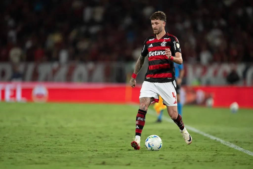 Leo Pereira jogador do Flamengo durante partida na Libertadores – Foto: Jorge Rodrigues/AGIF