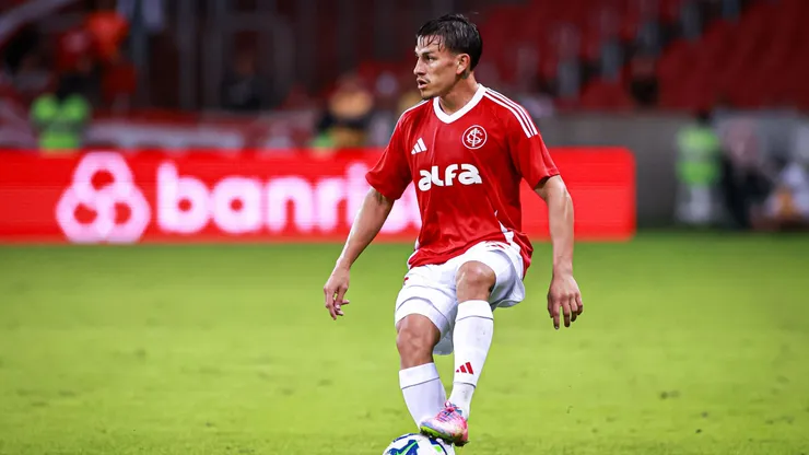 Alexandro Bernabei jogador do Internacional durante partida contra o Mirassol no estadio Beira-Rio pelo campeonato Brasileiro A 2025.