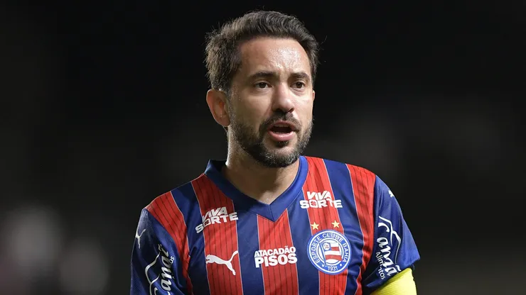 RJ - RIO DE JANEIRO - 24/09/2025 - BRASILEIRO A 2025, VASCO X BAHIA - Everton Ribeiro jogador do Bahia durante partida contra o Vasco no estadio Sao Januario pelo campeonato Brasileiro A 2025. Foto: Thiago Ribeiro/AGIF