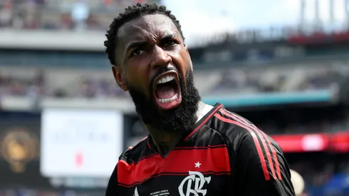Gerson em campo pelo Flamengo. (Photo by David Ramos/Getty Images)