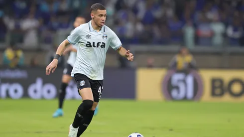 Alysson jogador do Gremio durante partida contra o Cruzeiro no estadio Mineirao pelo campeonato Brasileiro A 2025.