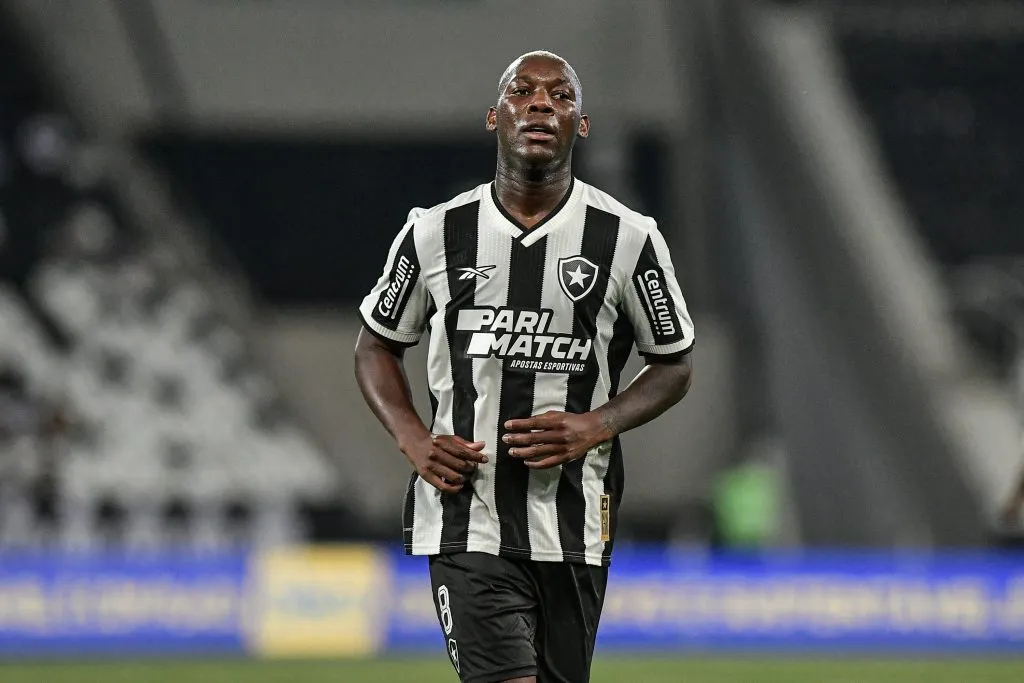 RJ – RIO DE JANEIRO – 02/05/2024 – COPA DO BRASIL 2024, BOTAFOGO X VITORIA – Patrick de Paula jogador do Botafogo durante partida contra o Vitoria no estadio Engenhao pelo campeonato Copa Do Brasil 2024. Foto: Thiago Ribeiro/AGIF