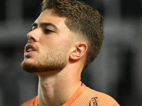 Lesão de Hugo Souza abre chance para Felipe Longo