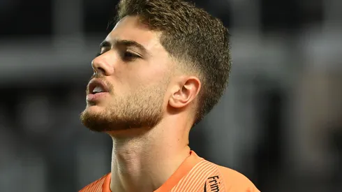 Felipe Longo deve ser titular em Vitória x Corinthians. Foto: Jota Erre/AGIF