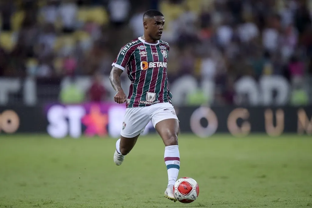 RJ – RIO DE JANEIRO – 08/02/2024 – CARIOCA 2024, FLUMINENSE X SAMPAIO CORREA – Douglas Costa  jogador do Fluminense durante partida contra o Sampaio Correa no estadio Maracana pelo campeonato Carioca 2024. Foto: Alexandre Loureiro/AGIF