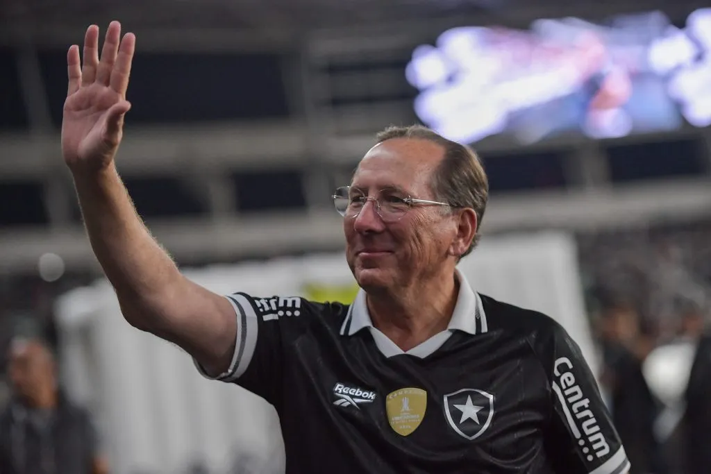 John Textor durante partida contra o Corinthians no Campeonato Brasileiro de 2025. Foto: Thiago Ribeiro/AGIF