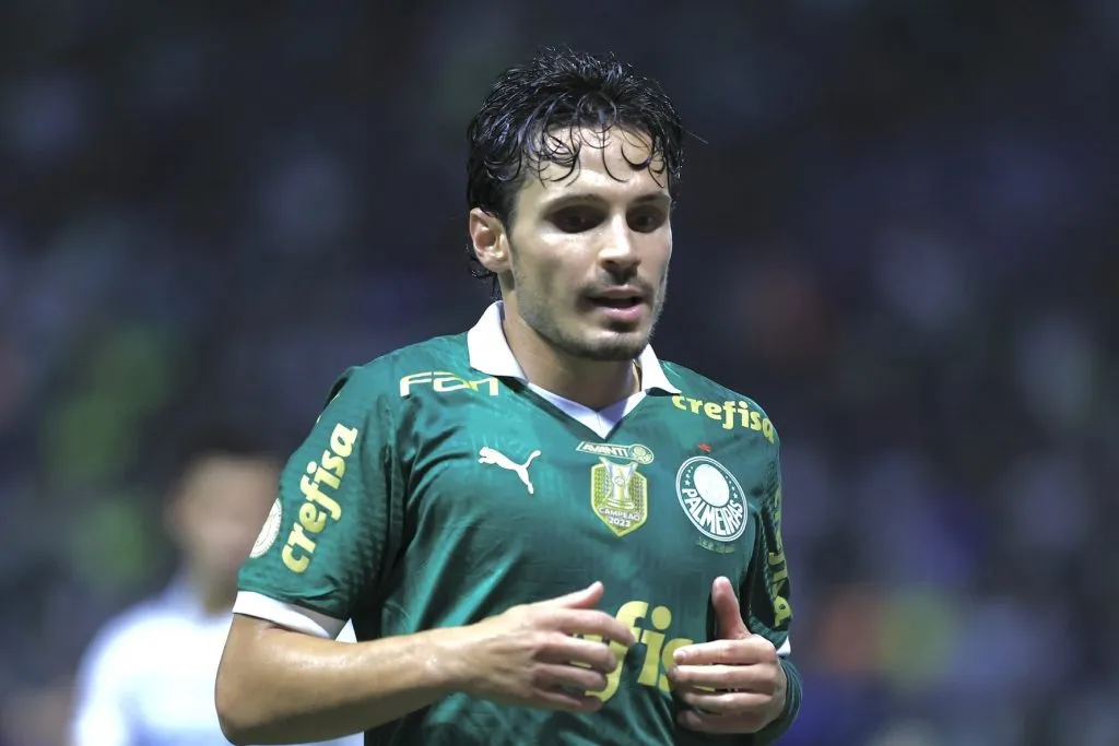Raphael Veiga atuando no Palmeiras – Foto: Marcello Zambrana/AGIF