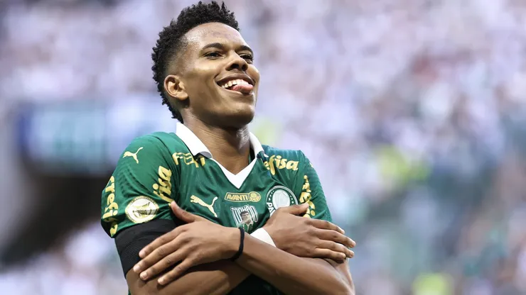 Estevao jogador do Palmeiras comemora seu gol durante partida contra o Fortaleza no estadio Arena Allianz Parque pelo campeonato Brasileiro A 2024.