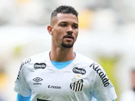 Zé Ivaldo volta para o 'fim da fila' no Santos