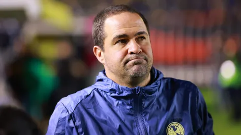 MEXICO CITY, MEXICO – MAY 10: Andre Jardine, coach of America looks on during the quarterfinals second leg match between America and Pachuca as part of the Torneo Clausura 2025 Liga MX at Estadio Ciudad de los Deportes on May 10, 2025 in Mexico City, Mexico. (Photo by Hector Vivas/Getty Images)