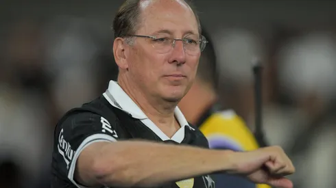 John Textor durante confronto contra o Corinthians no Brasileirão de 2025.