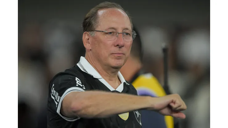 John Textor durante confronto contra o Corinthians no Brasileirão de 2025.